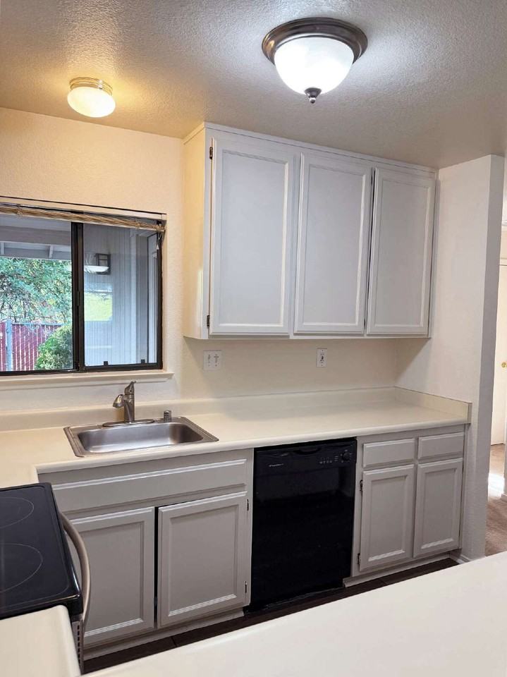 691 Spring Ln - Photo 6 of 29