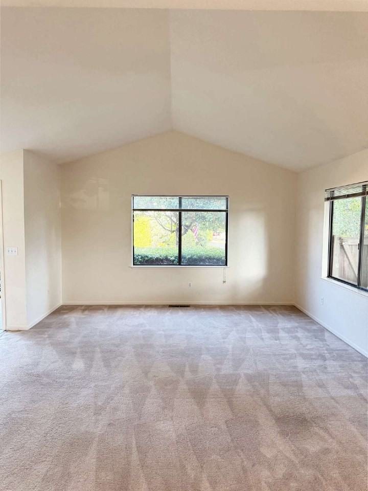 691 Spring Ln - Photo 7 of 29