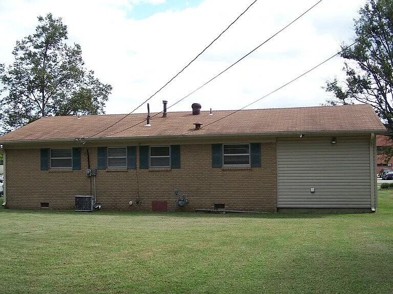 1100 Highland St - Photo 2 of 19
