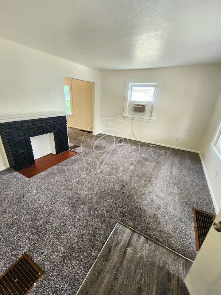 1455 Berdan Ave - Photo 3 of 22