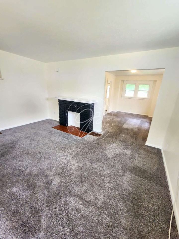 1455 Berdan Ave - Photo 5 of 22