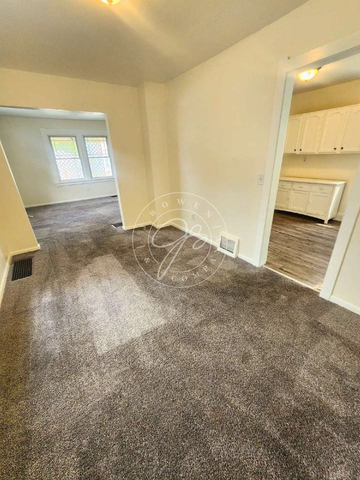1455 Berdan Ave - Photo 7 of 22