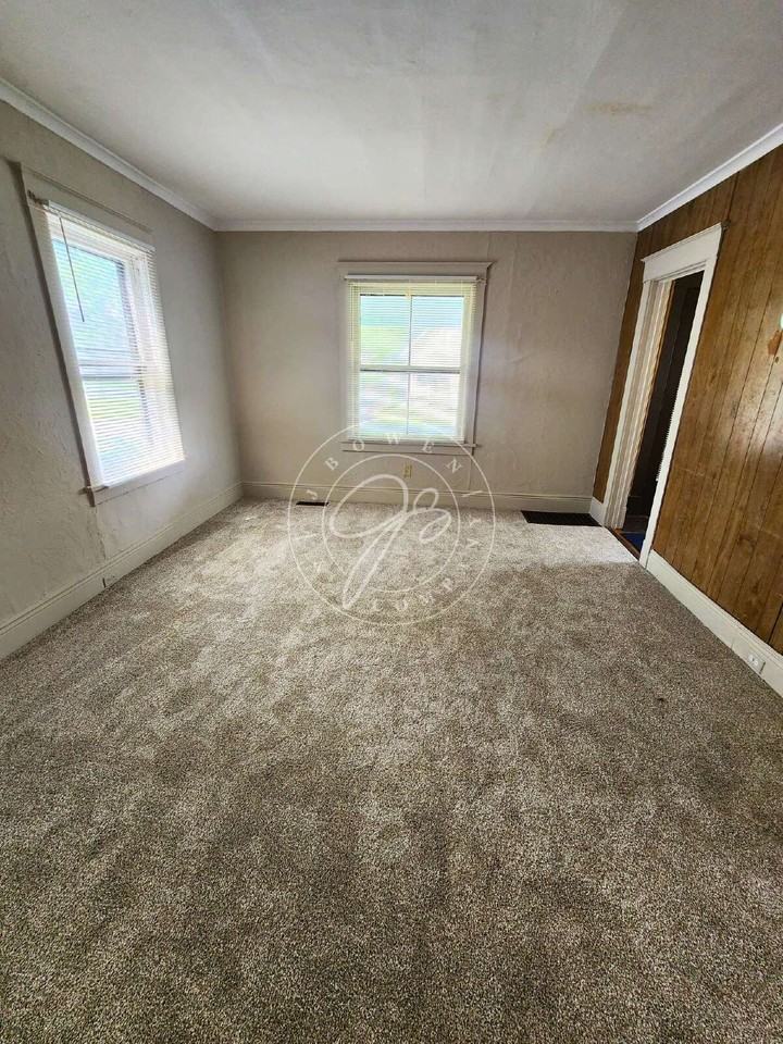 2908 Lawrence Ave - Photo 2 of 22
