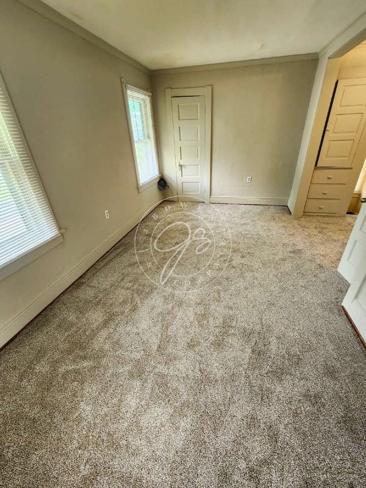 2908 Lawrence Ave - Photo 3 of 22