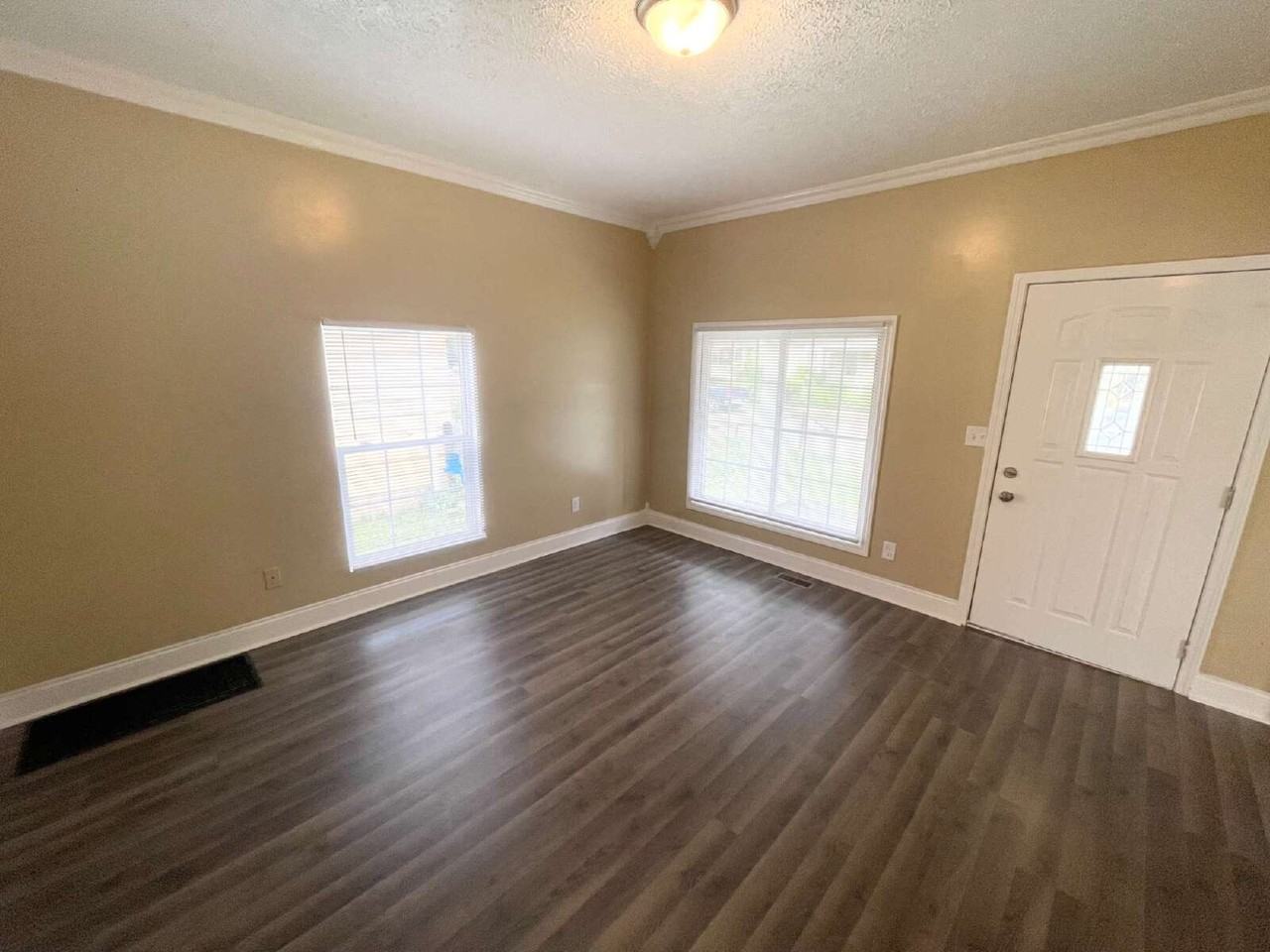 1519 W 27th St - Photo 2 of 8