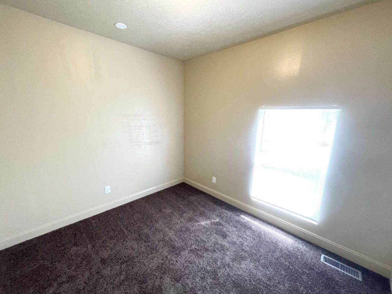 1519 W 27th St - Photo 3 of 8