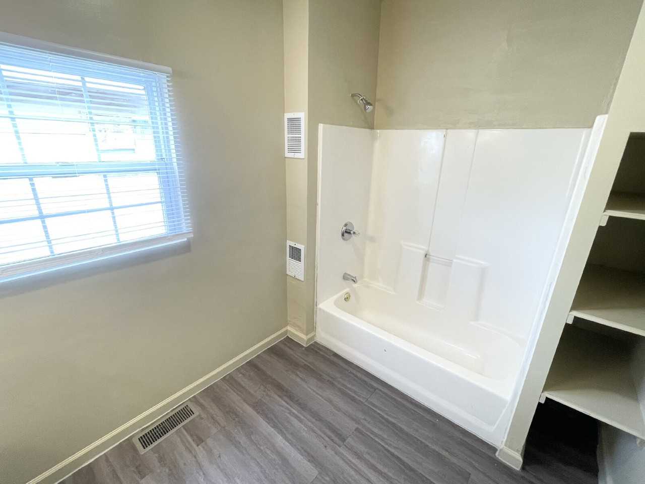 1519 W 27th St - Photo 5 of 8