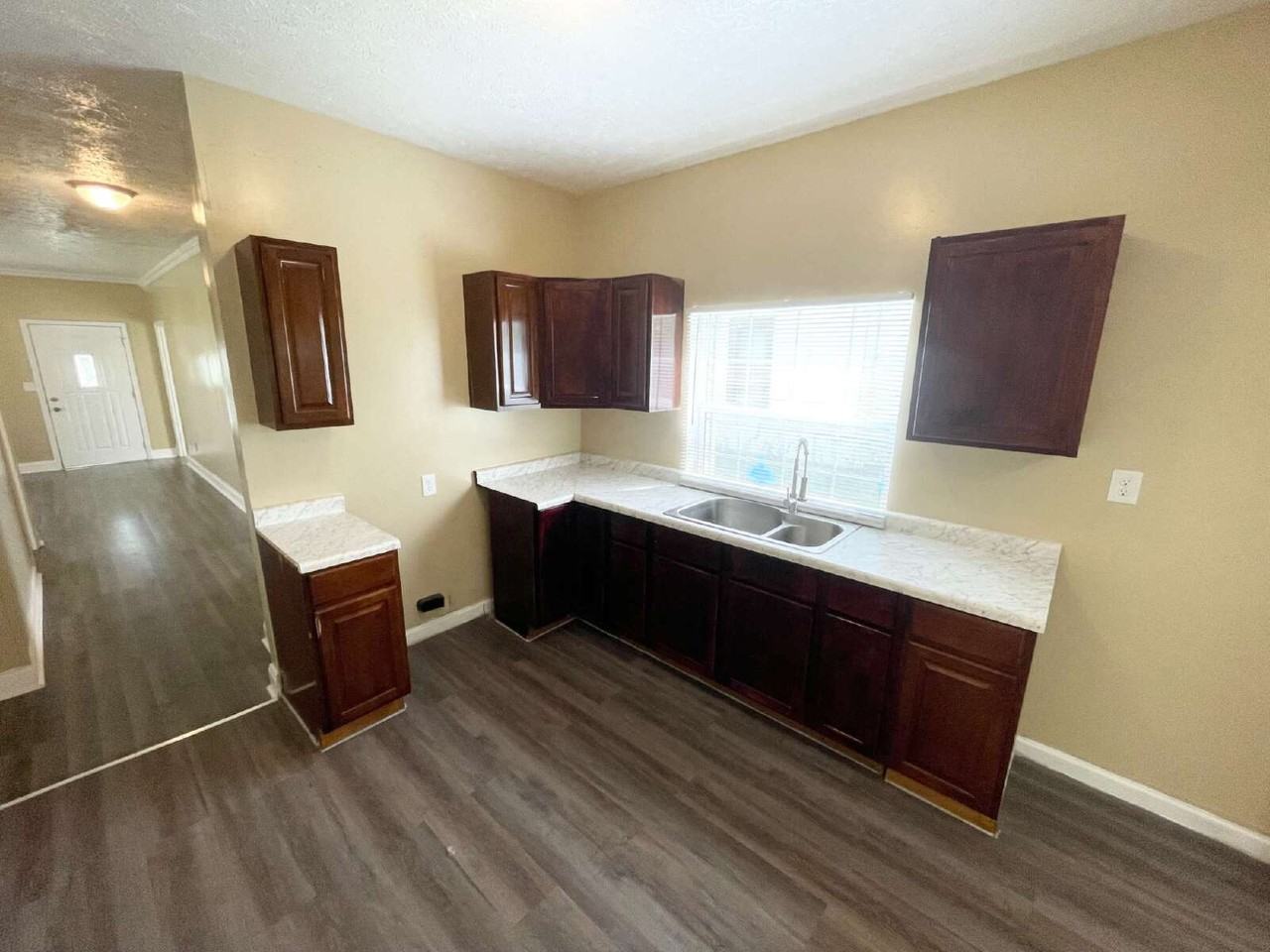 1519 W 27th St - Photo 6 of 8