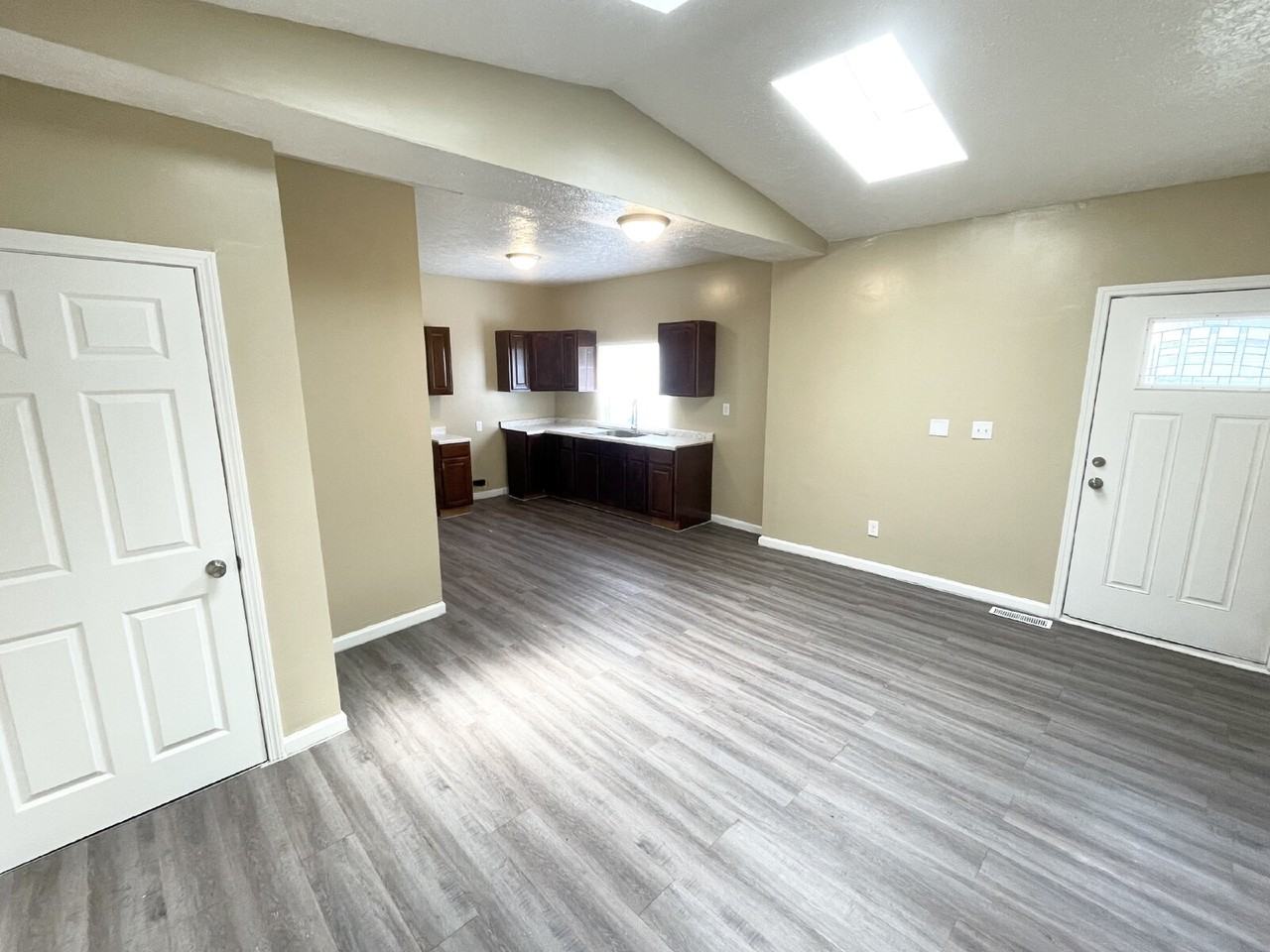 1519 W 27th St - Photo 7 of 8