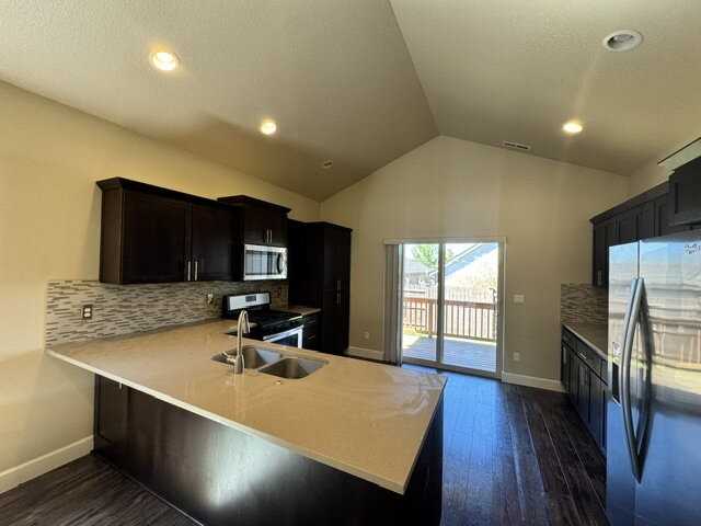 3387 Ne Crystal Springs Dr - Photo 5 of 25