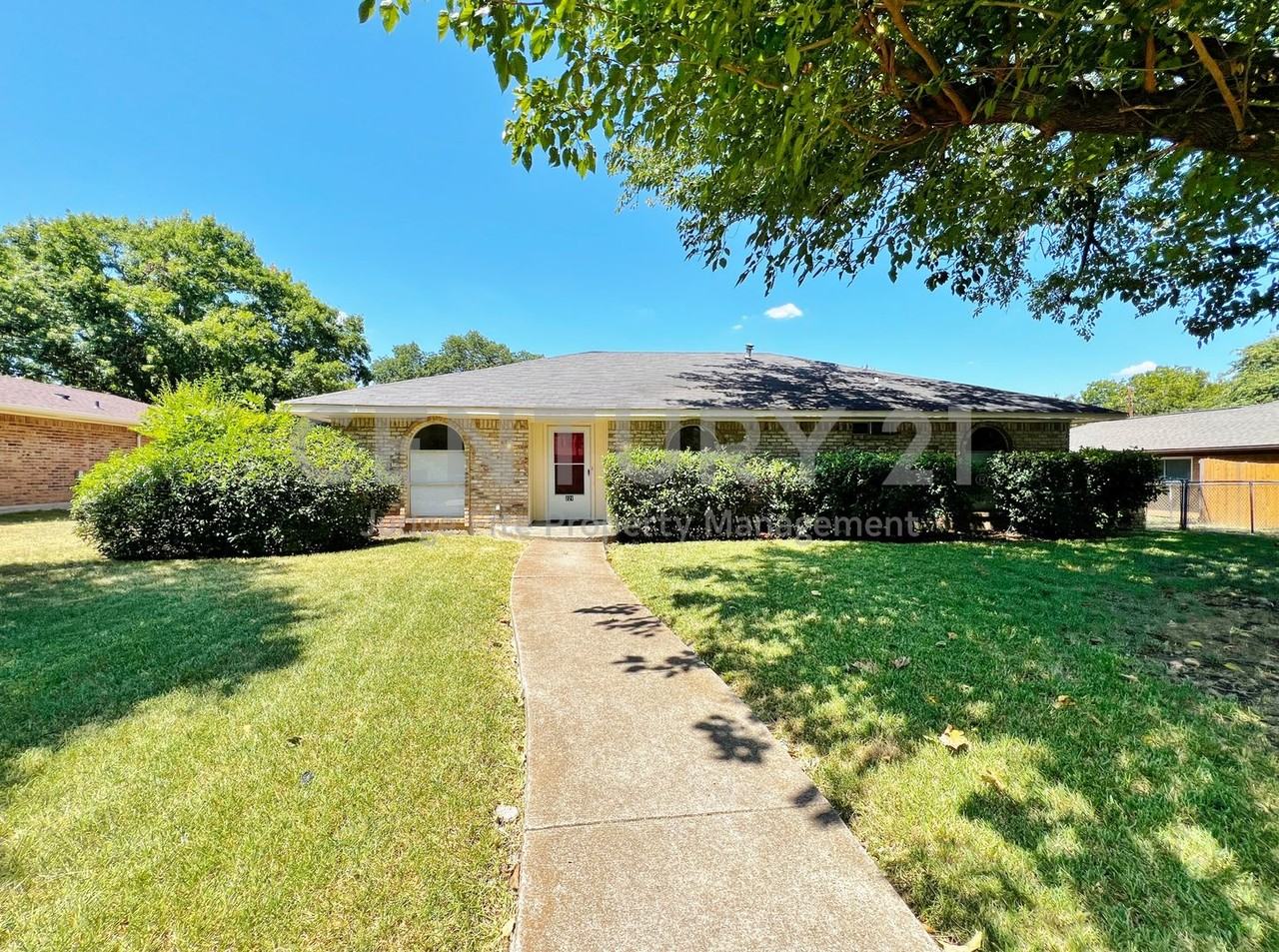 221 Connie Dr