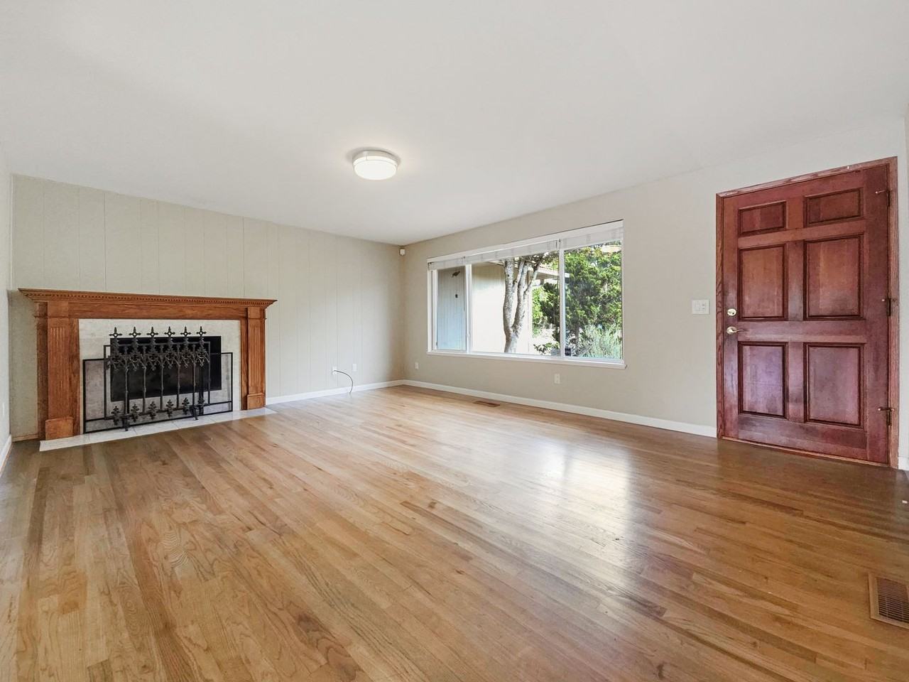 1814 Whitman Ct Ne - Photo 2 of 28