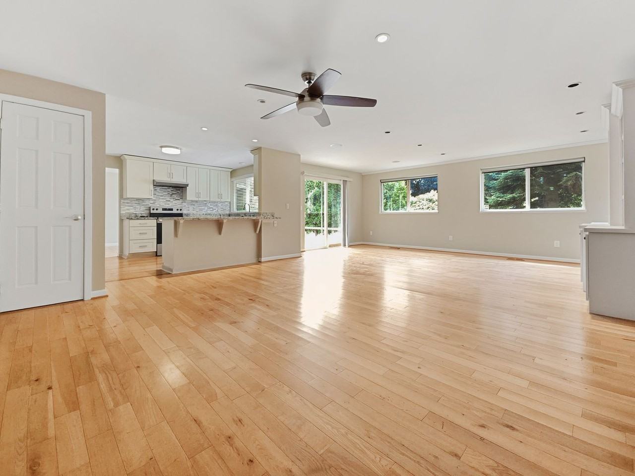 1814 Whitman Ct Ne - Photo 5 of 28