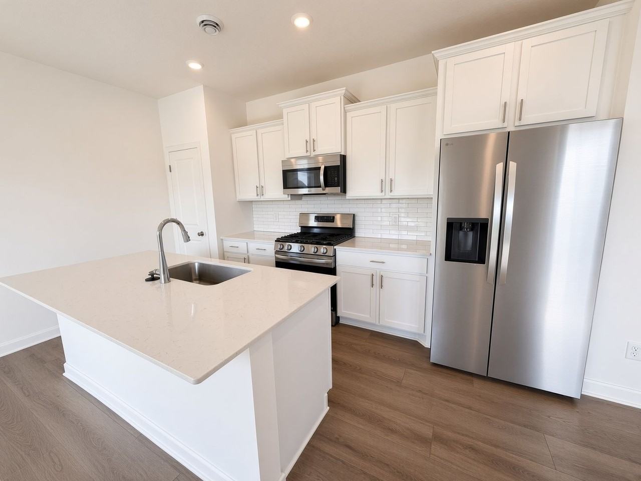 22658 Isla Way - Photo 3 of 26