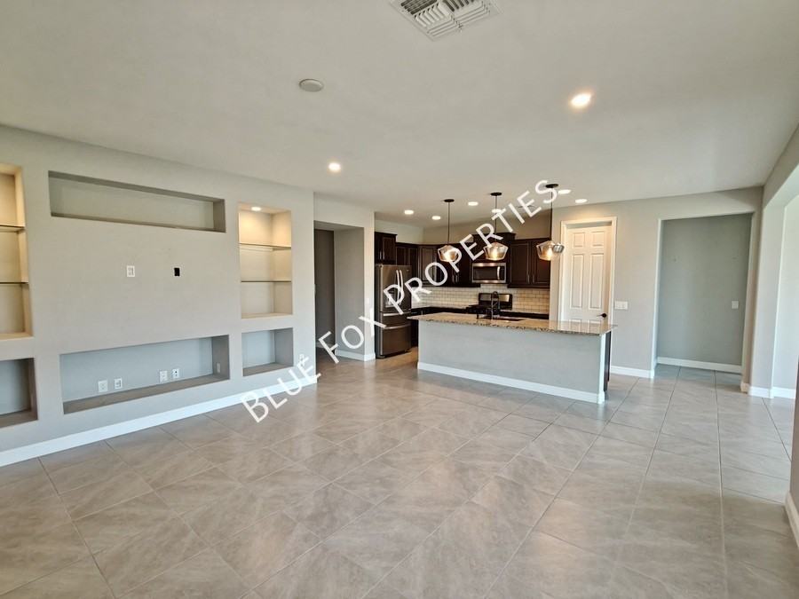 5257 W Toronto Highlands Ln - Photo 2 of 37