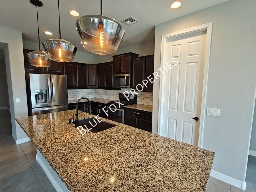 5257 W Toronto Highlands Ln - Photo 6 of 37