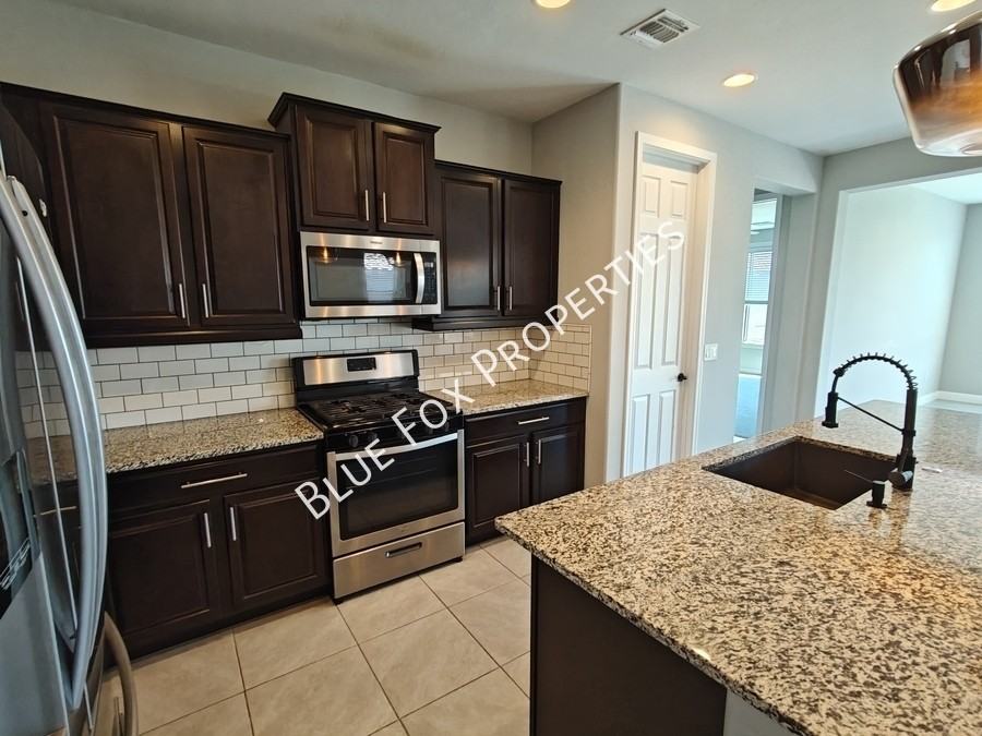 5257 W Toronto Highlands Ln - Photo 7 of 37