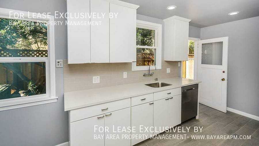 937 Grand St - Photo 7 of 23