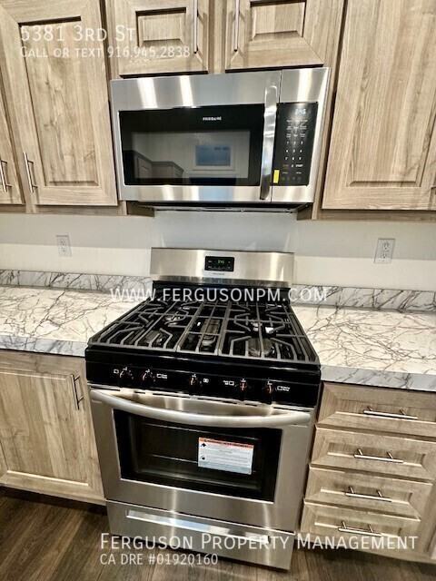 5381 3rd St - Photo 4 of 14
