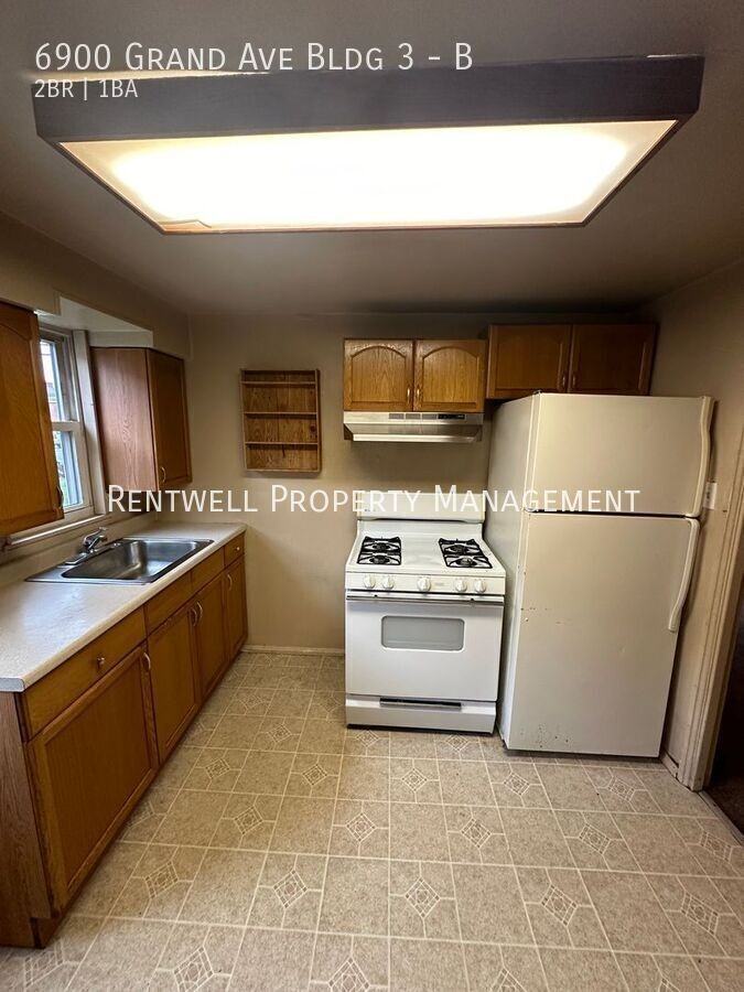 6900 Grand Ave Apt 3 #B - Photo 5 of 9