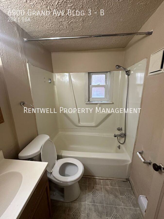 6900 Grand Ave Apt 3 #B - Photo 7 of 9