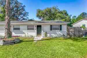 featured image of 230 S 4th St