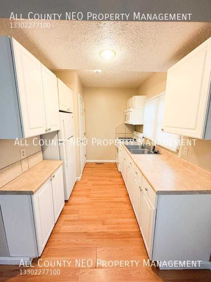 1247 Grand Blvd - Photo 7 of 12