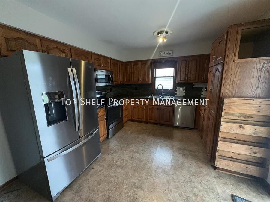 747 High Rd - Photo 3 of 18