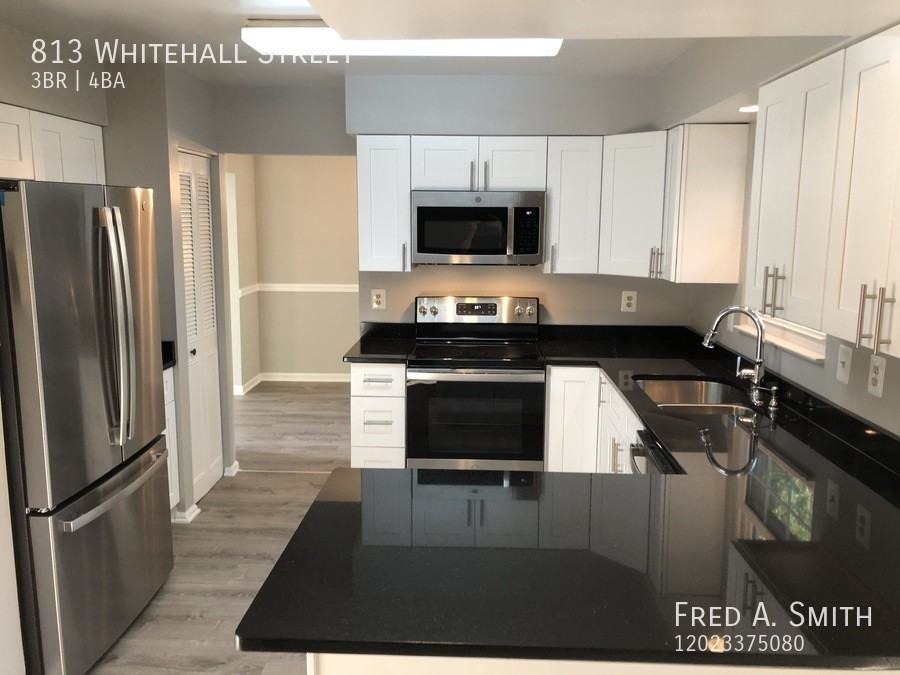 813 Whitehall St - Photo 2 of 38