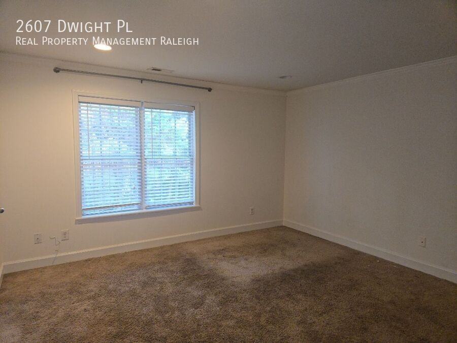 2607 Dwight Pl - Photo 6 of 14