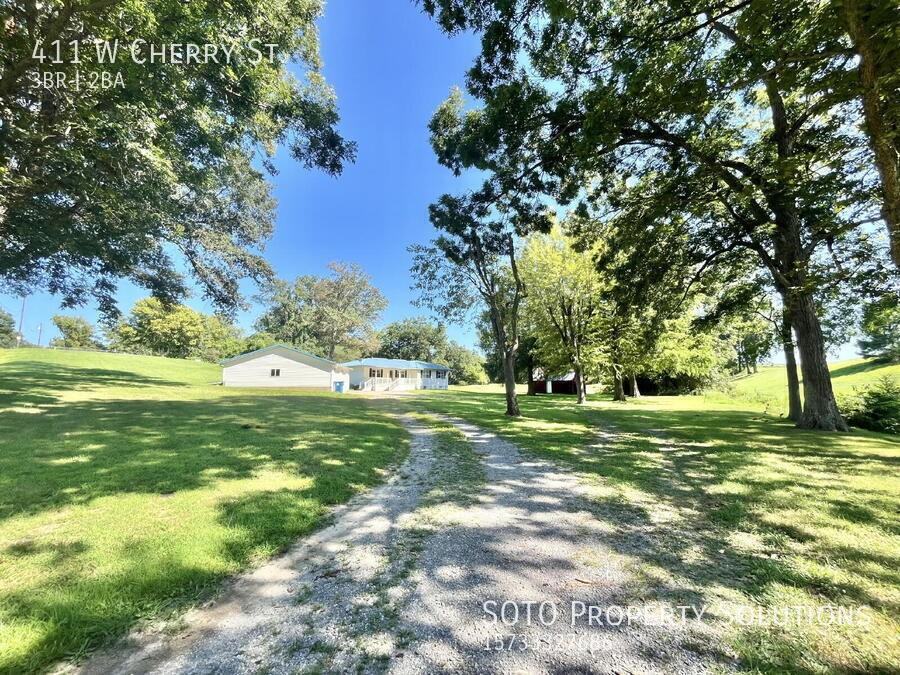 411 W Cherry St - Photo 2 of 50