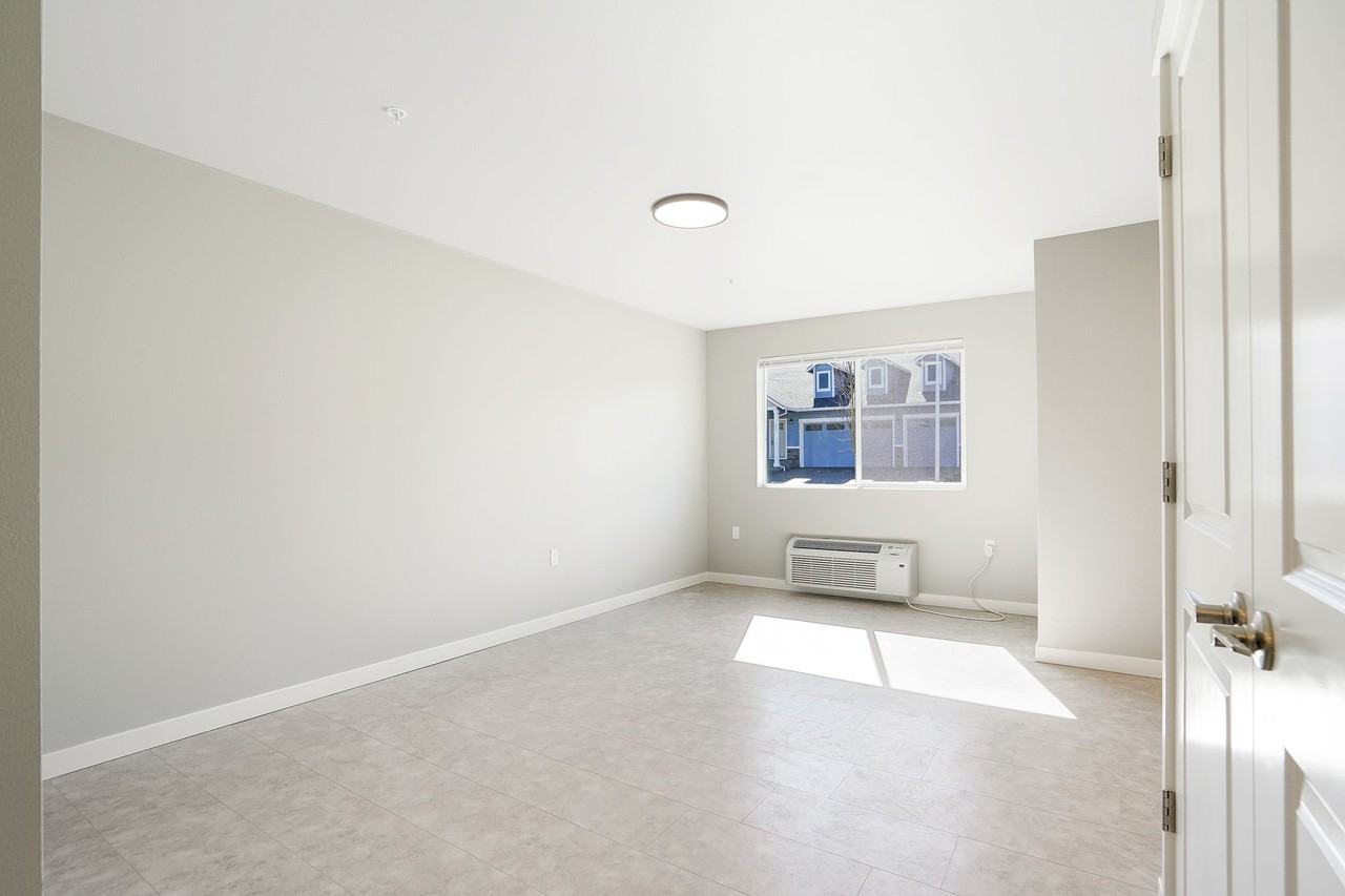 354 S 8th St #13 - Photo 5 of 36