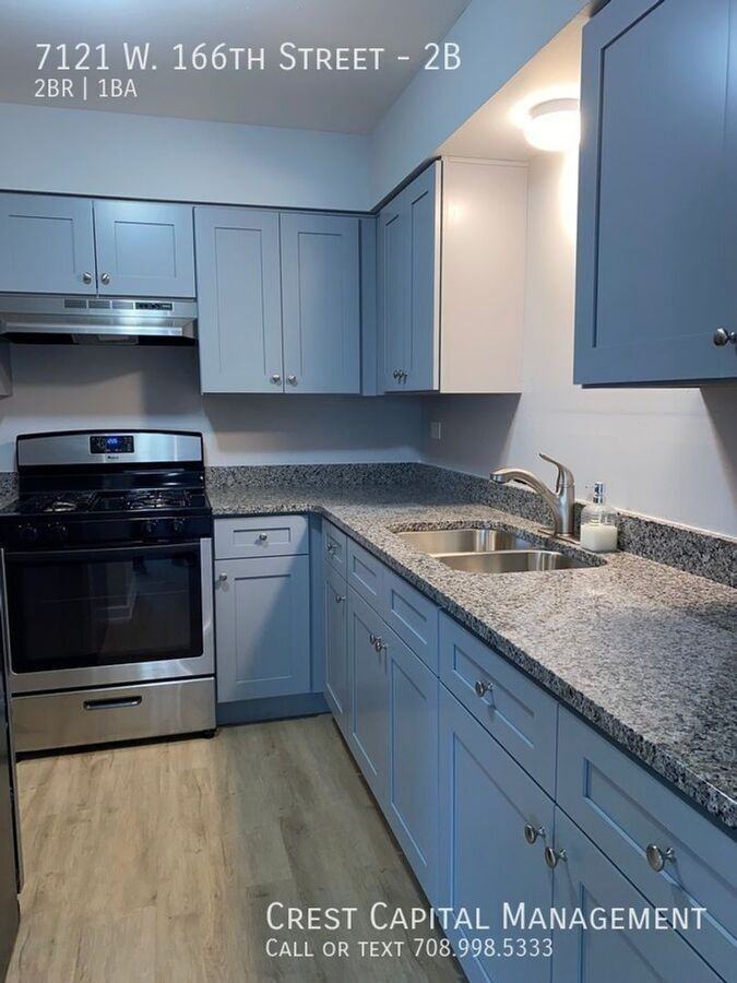 7121 166th St #1B - Photo 2 of 9