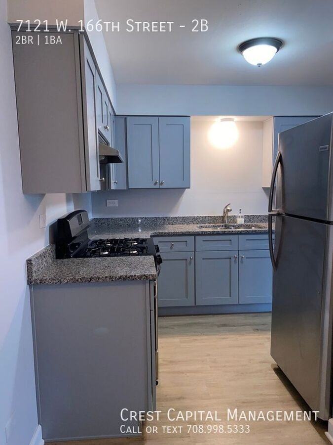 7121 166th St #1B - Photo 3 of 9