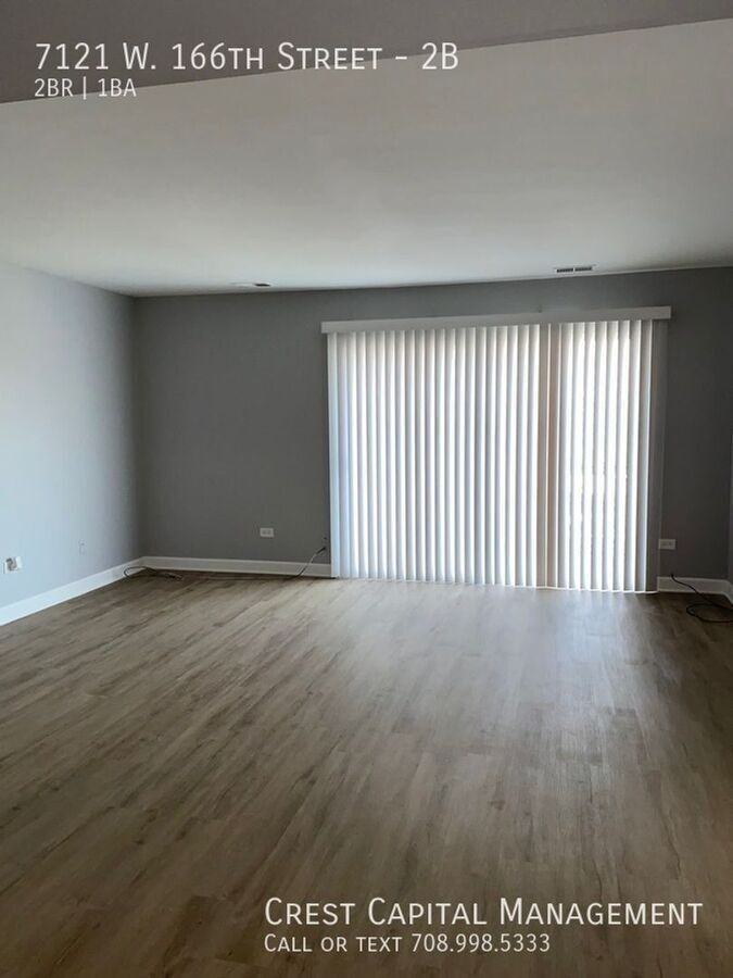 7121 166th St #1B - Photo 4 of 9