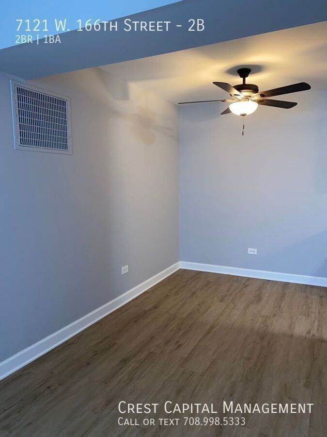 7121 166th St #1B - Photo 5 of 9