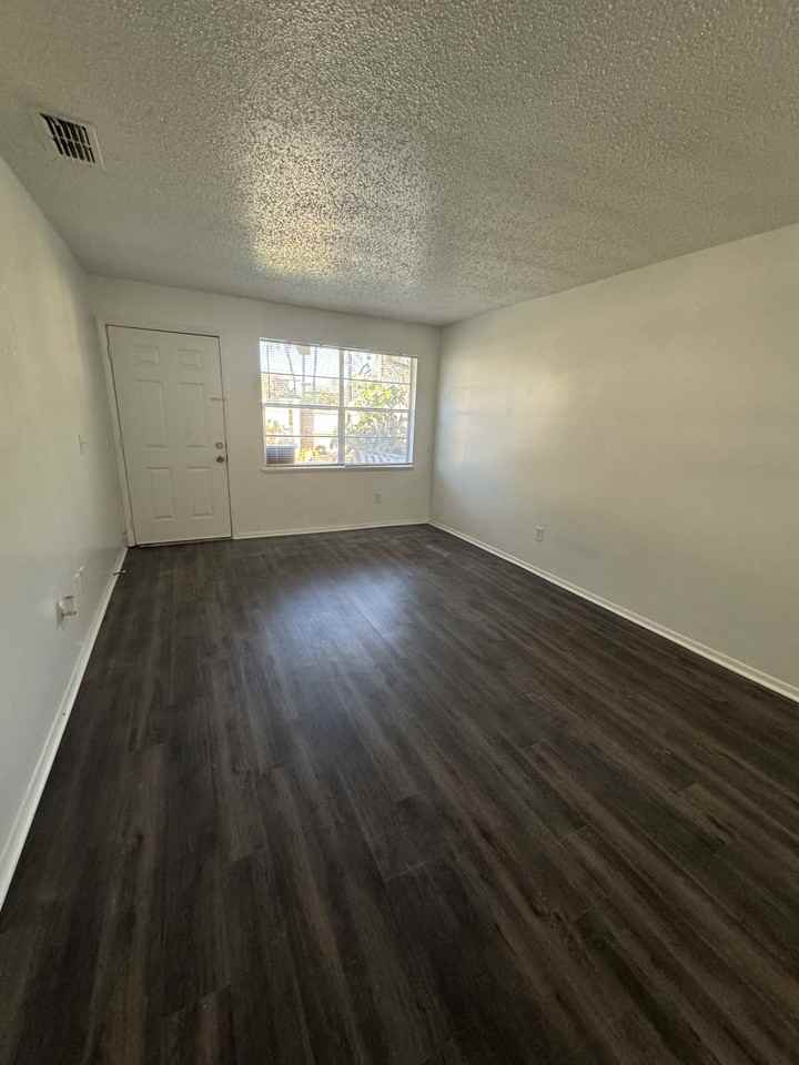 8566 Channelview Cir #A - Photo 2 of 6