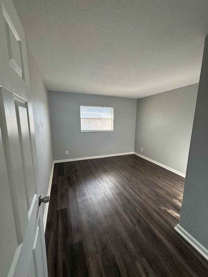 646 88th Ave N #7 - Photo 7 of 10