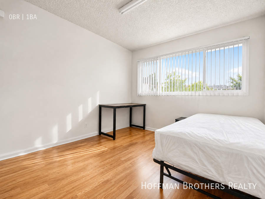 933 Grattan St #107 - Photo 3 of 6