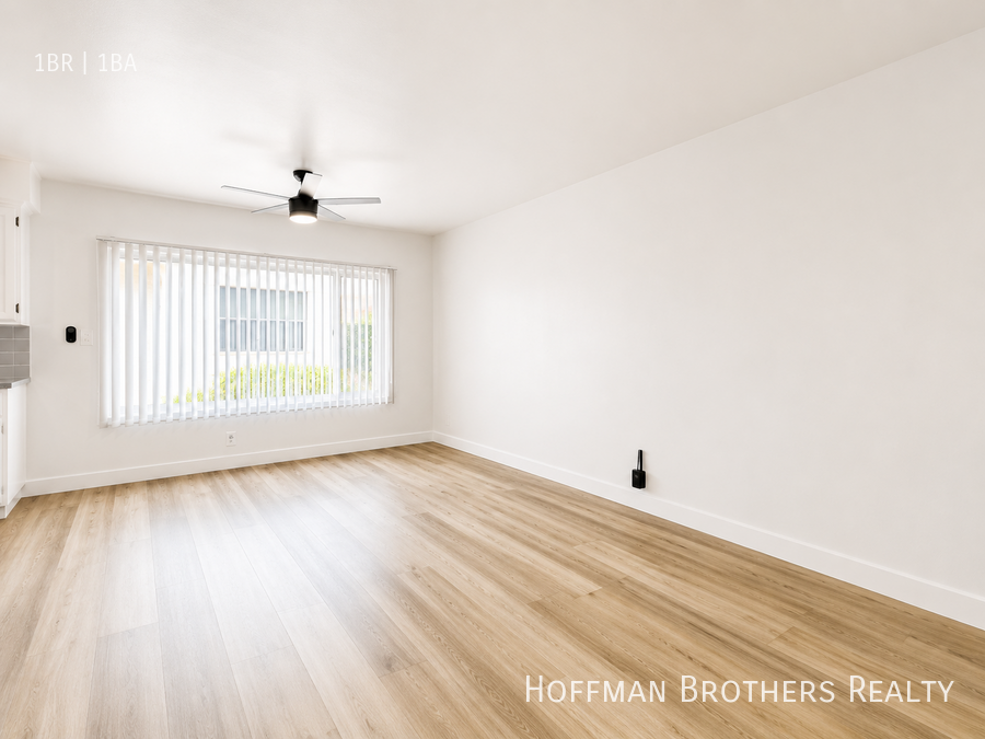 3206 W 60th St #4 - Photo 4 of 7