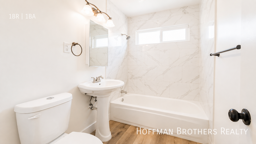 3206 W 60th St #4 - Photo 6 of 7