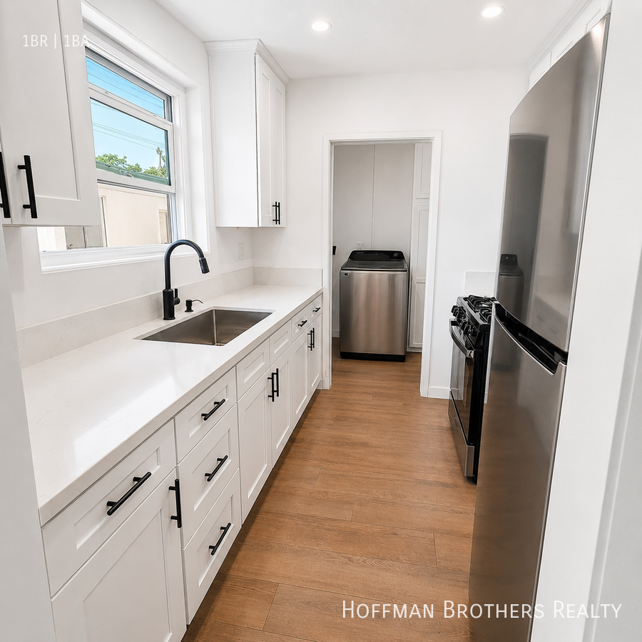 805 W Glenoaks Blvd #807 - Photo 2 of 7