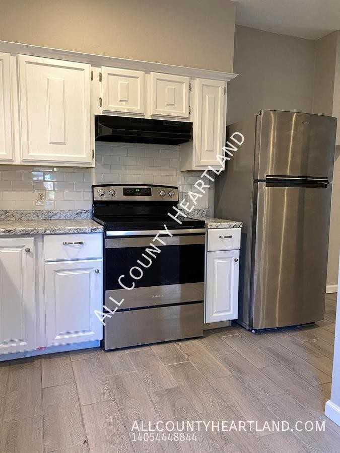 325 W 2nd St - Photo 5 of 15