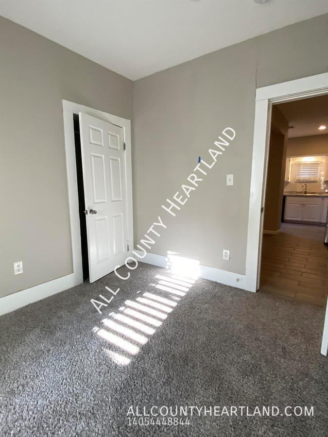 325 W 2nd St - Photo 7 of 15