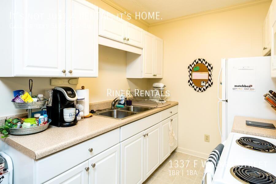 1337 Walker St Apt F - Photo 2 of 8