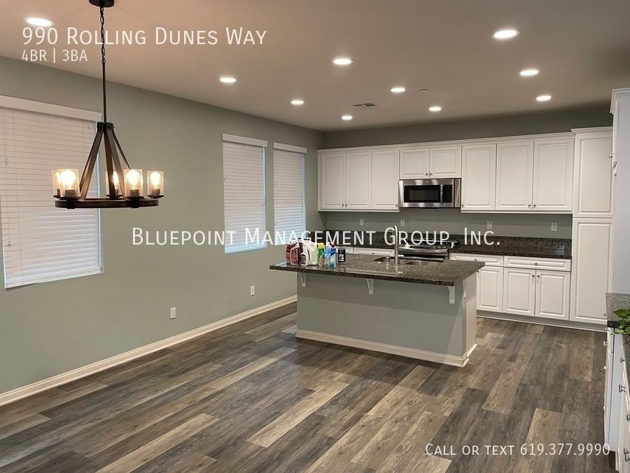 990 Rolling Dunes Way - Photo 2 of 10