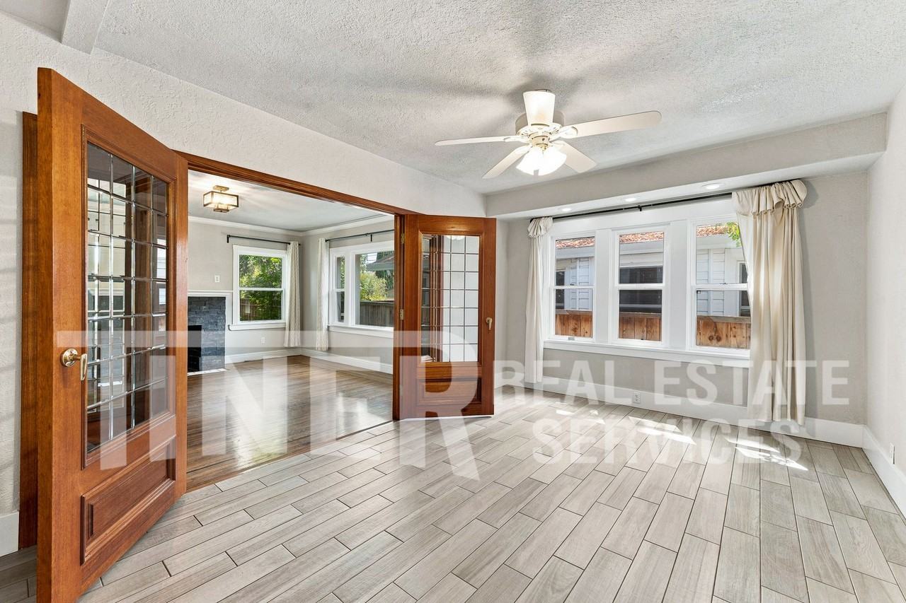 1321 Lochbrae Rd - Photo 3 of 31
