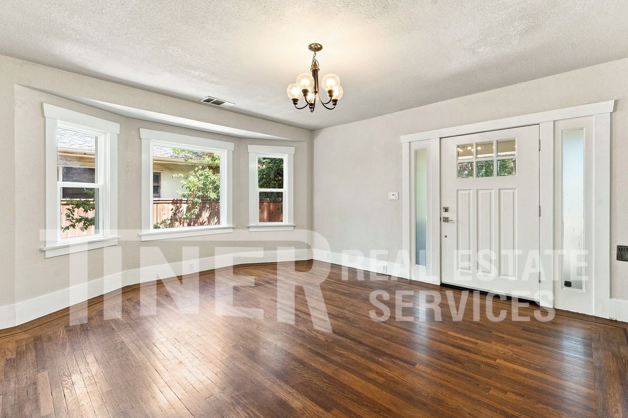 1321 Lochbrae Rd - Photo 4 of 31