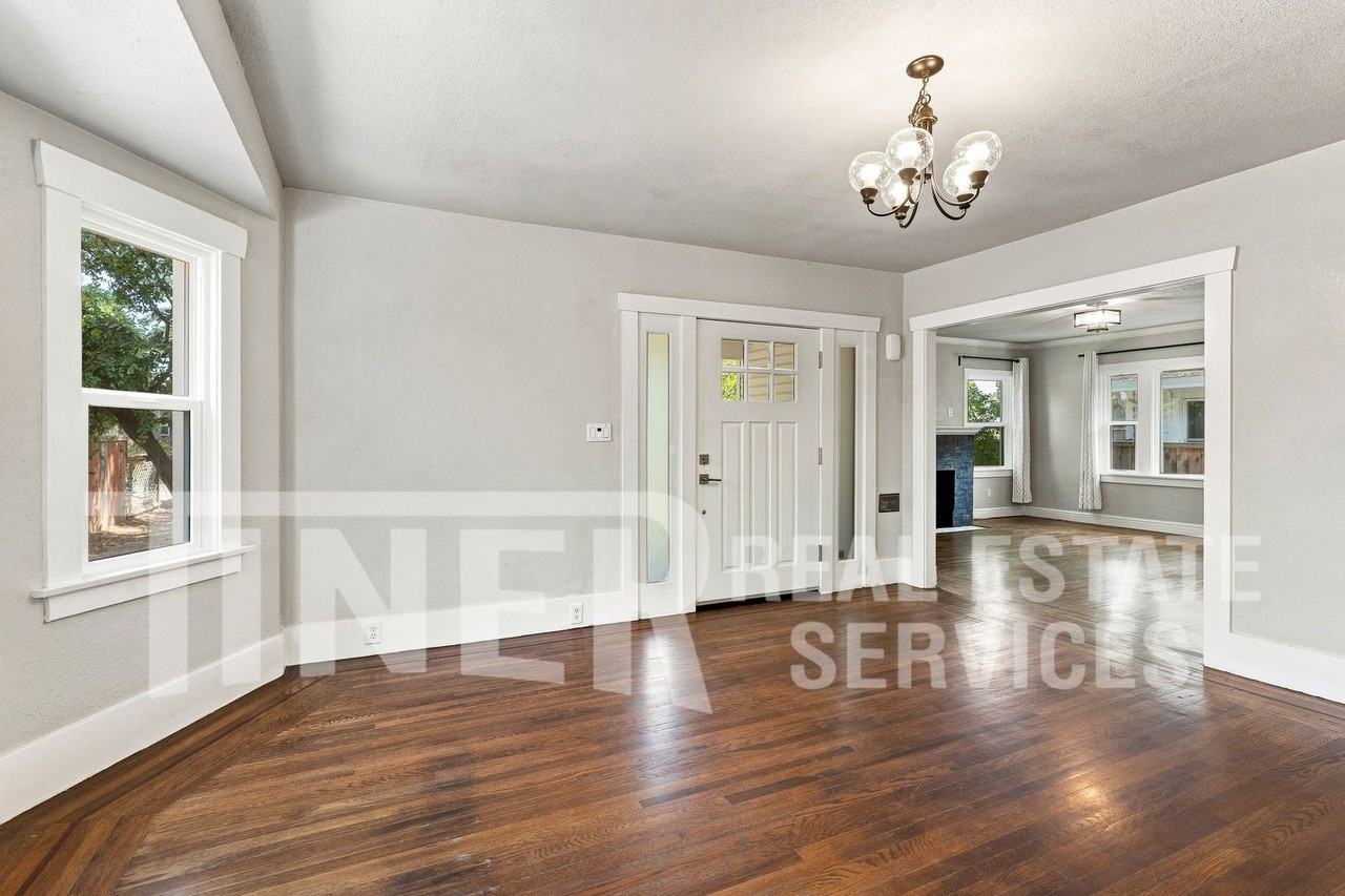 1321 Lochbrae Rd - Photo 5 of 31