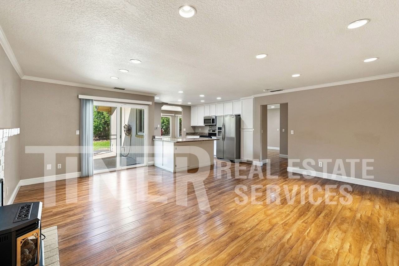 639 Flower Dr - Photo 3 of 28